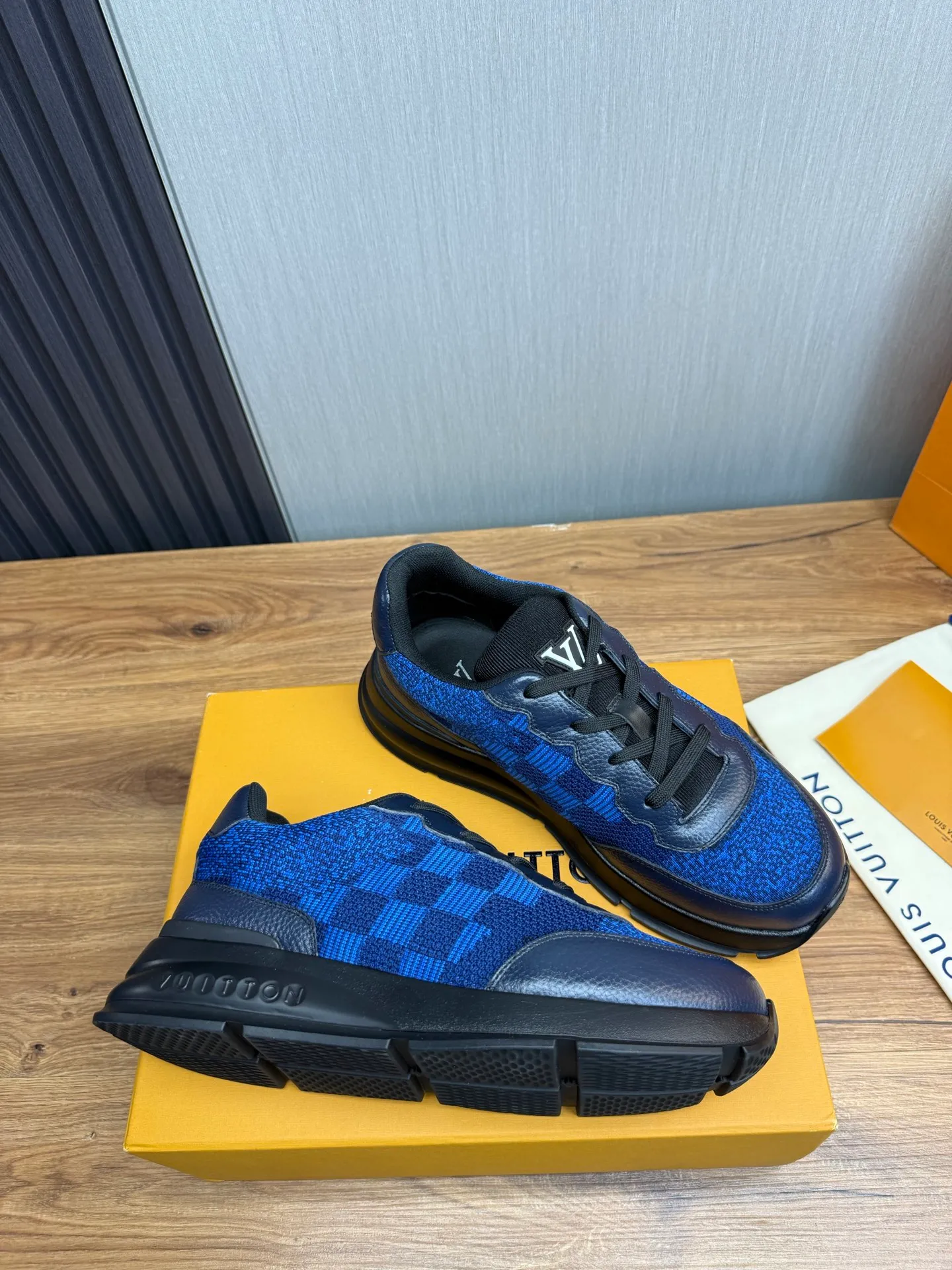Men's shoes 💰640💰 LOUIS VUITTON [Luden Yiwei] The new trendy Lv is on the market 🎁, casual and fashionable men's shoes 👟 The upper is made of high-count and high-density fly weave + cowhide mesh lining, the original wear-resistant rubber outsole, the version is simple and elegant, exclusive for trendy men. 38-45 (45 is custom-made and cannot be returned or exchanged)